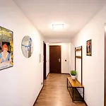 Daire L'endroit By La Reine Center *