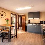 Daire L'endroit By La Reine Center *