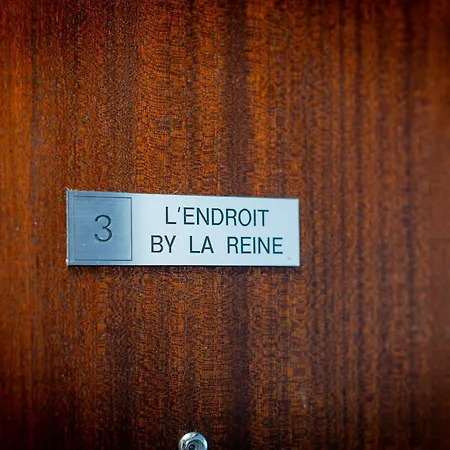 L'endroit By La Reine Center *
