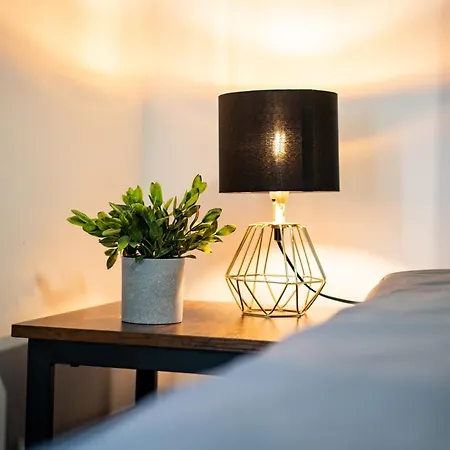 L'endroit By La Reine Center