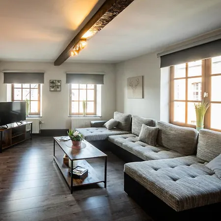 L'endroit By La Reine Center