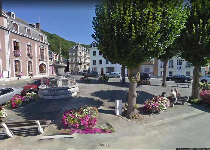 L'endroit By La Reine Center *